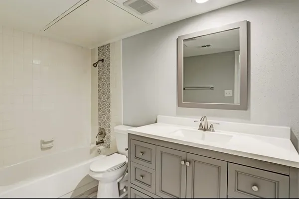 $1,550 | 2120 Wilcrest Drive, Unit 103, Houston, TX 77077