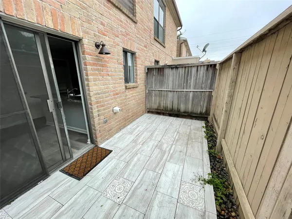 $1,550 | 2120 Wilcrest Drive, Unit 103, Houston, TX 77077