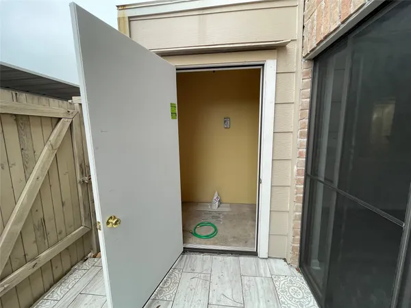 $1,550 | 2120 Wilcrest Drive, Unit 103, Houston, TX 77077