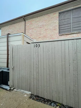 $1,550 | 2120 Wilcrest Drive, Unit 103, Houston, TX 77077