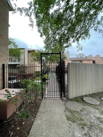 $1,550 | 2120 Wilcrest Drive, Unit 103, Houston, TX 77077