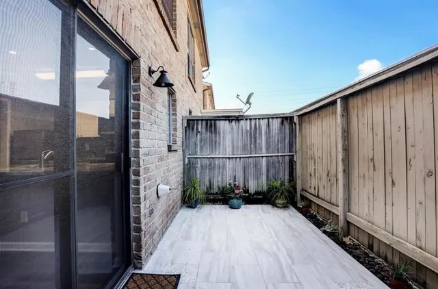 $1,685 | 2120 Wilcrest Drive, Unit 103, Houston, TX 77077