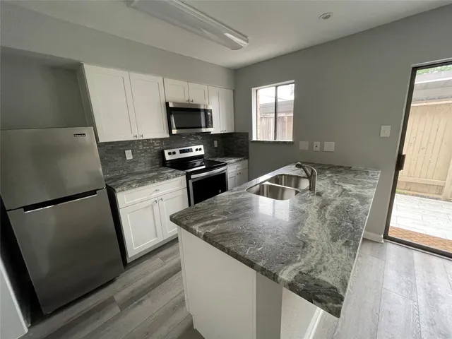 $1,685 | 2120 Wilcrest Drive, Unit 103, Houston, TX 77077