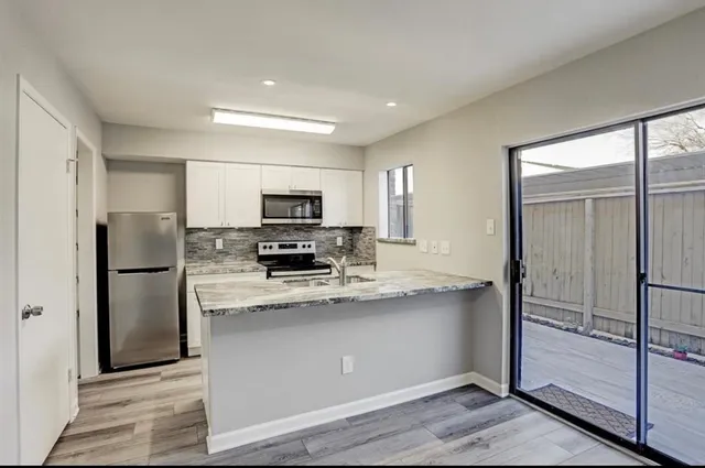 $1,685 | 2120 Wilcrest Drive, Unit 103, Houston, TX 77077