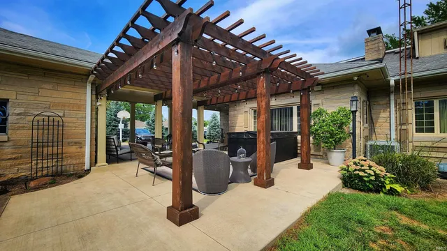 $299,000 | 811 North Columbia Street, Union City, IN 47390