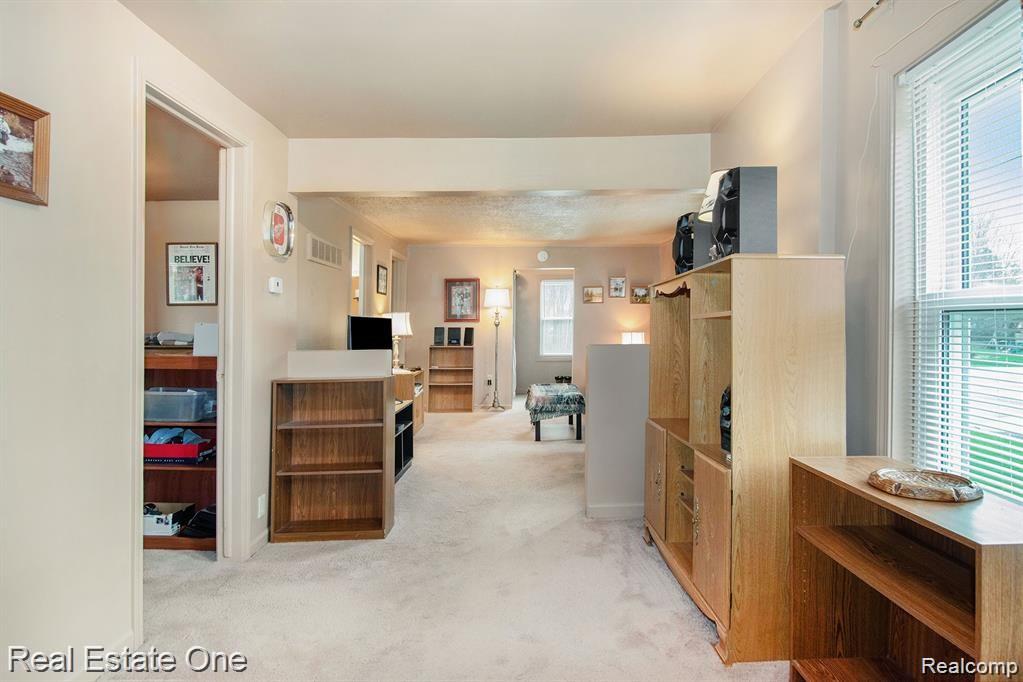 2638 Emmons Avenue Rochester, MI 48307 - Photo 11 of 28 DSC_0012.jpg