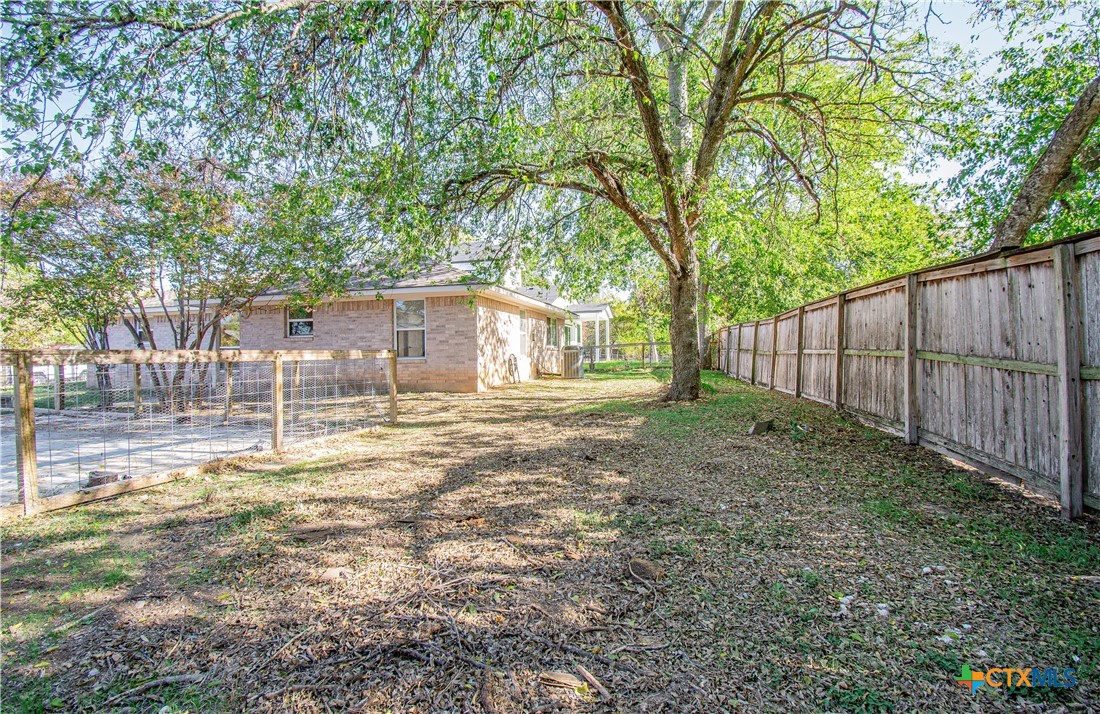 309 Ellis Street San Marcos, TX 78666 - Photo 18 of 18 a backyard of a house with table and chairs