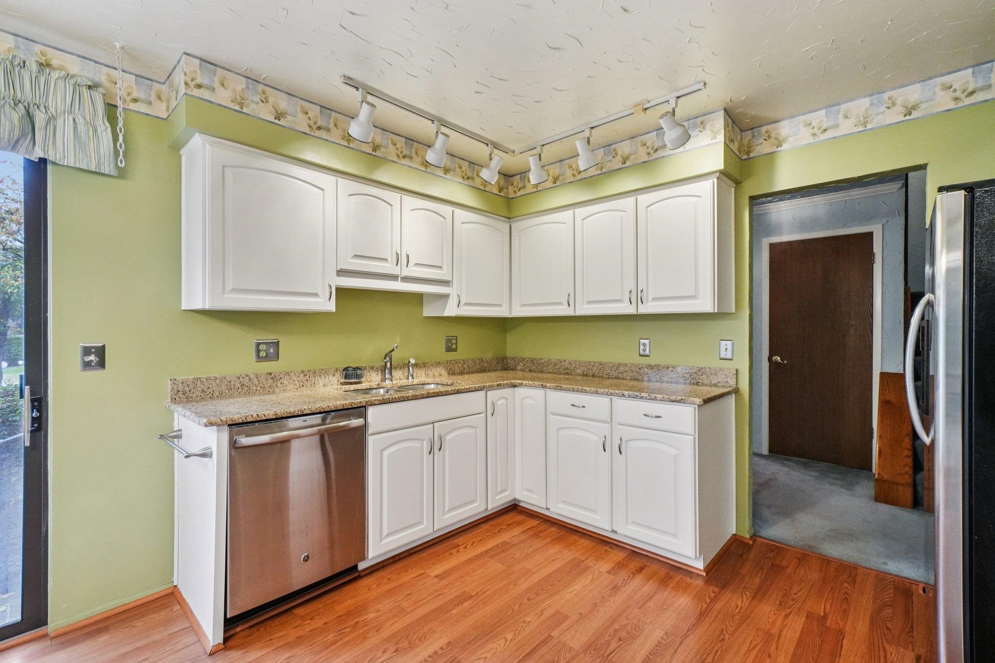 1812 Burning Bush Court Rochester Hills, MI 48309 - Photo 11 of 33