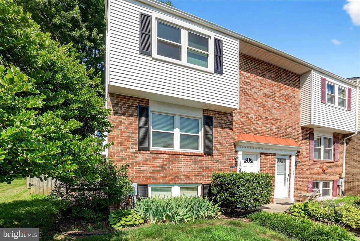 Incredible end-unit with a HUGE backyard!