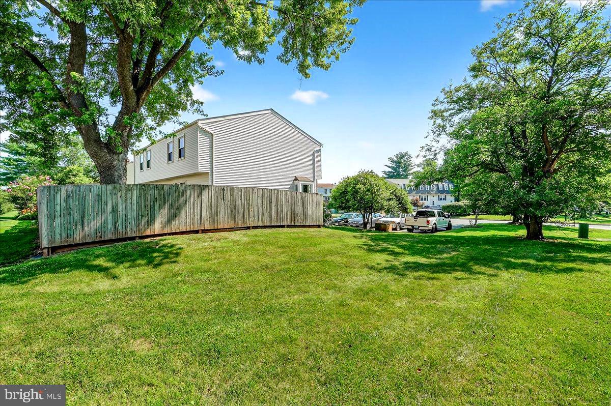 17500 Kohlhoss Road Poolesville, MD 20837 - Photo 7 of 53 Big side yard is your soccer field !