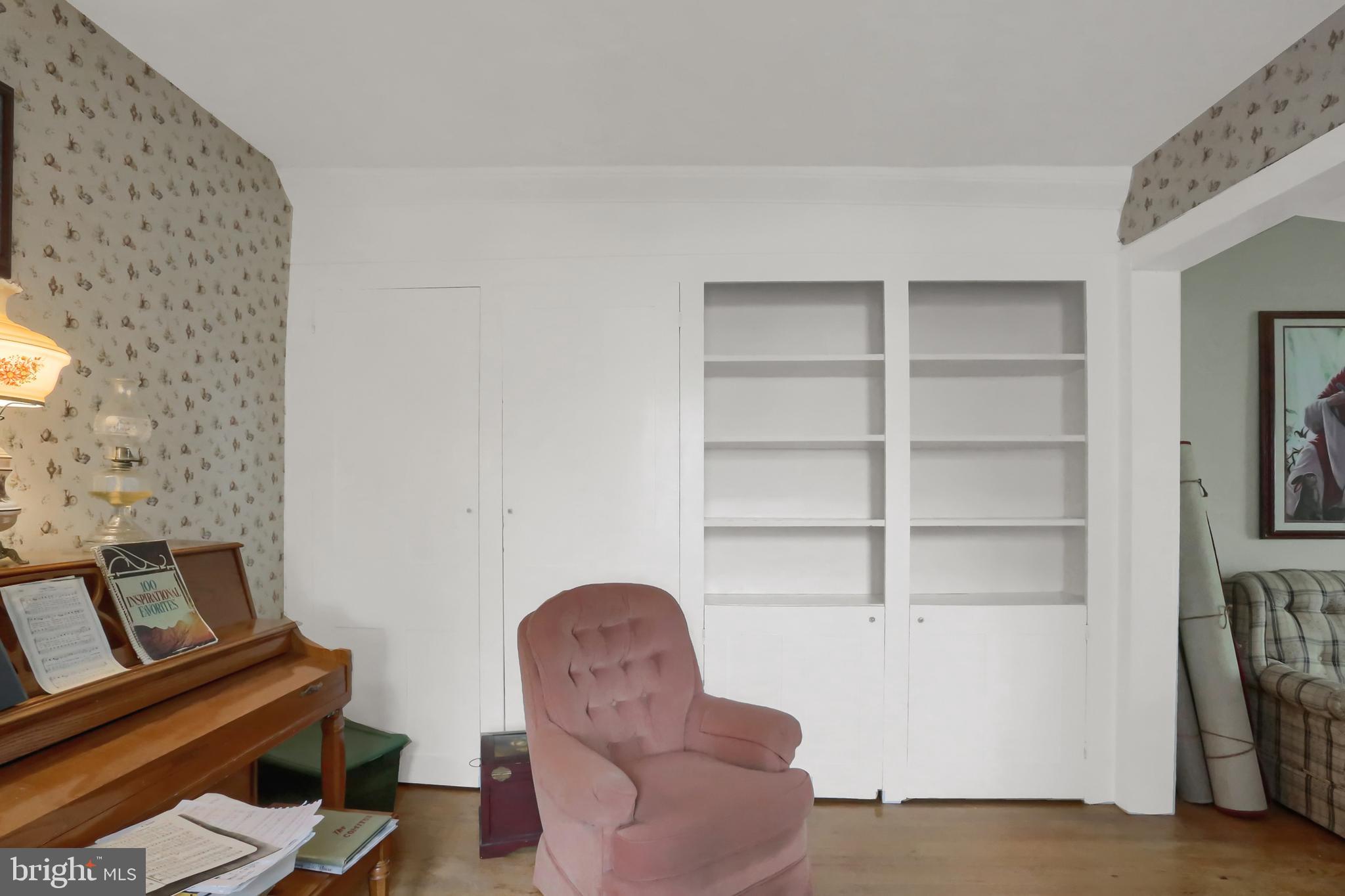 135 East Market Street Berrysburg, PA 17023 - Photo 28 of 45 a living room with furniture