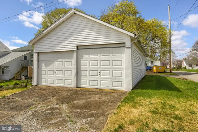 a view of a house with a yard and garage