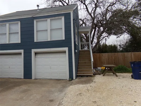 $700 | 414 North Pecan Street, Angleton, TX 77515