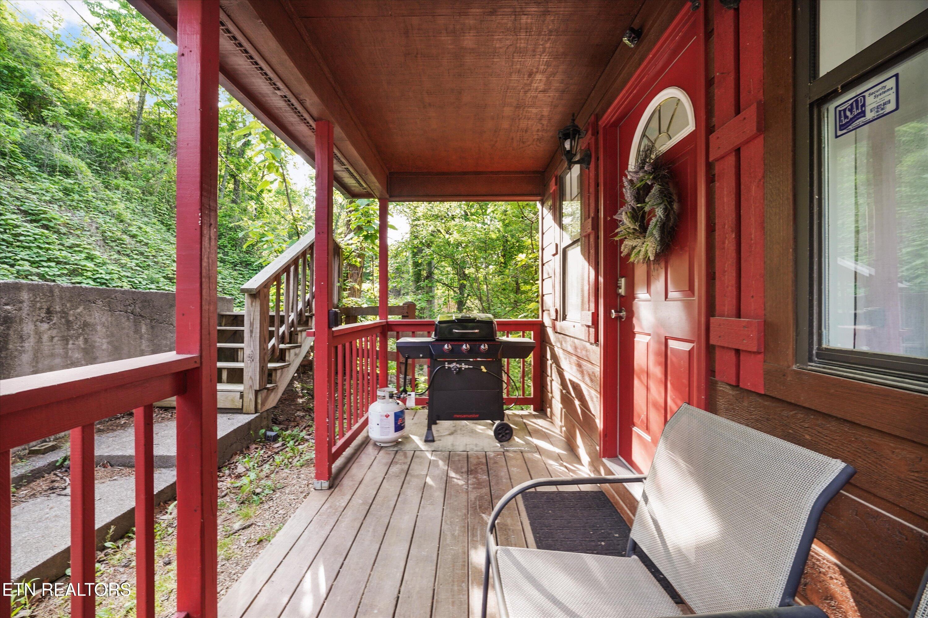1809 Red Bone Way Sevierville, TN 37876 - Photo 3 of 20 Front Porch
