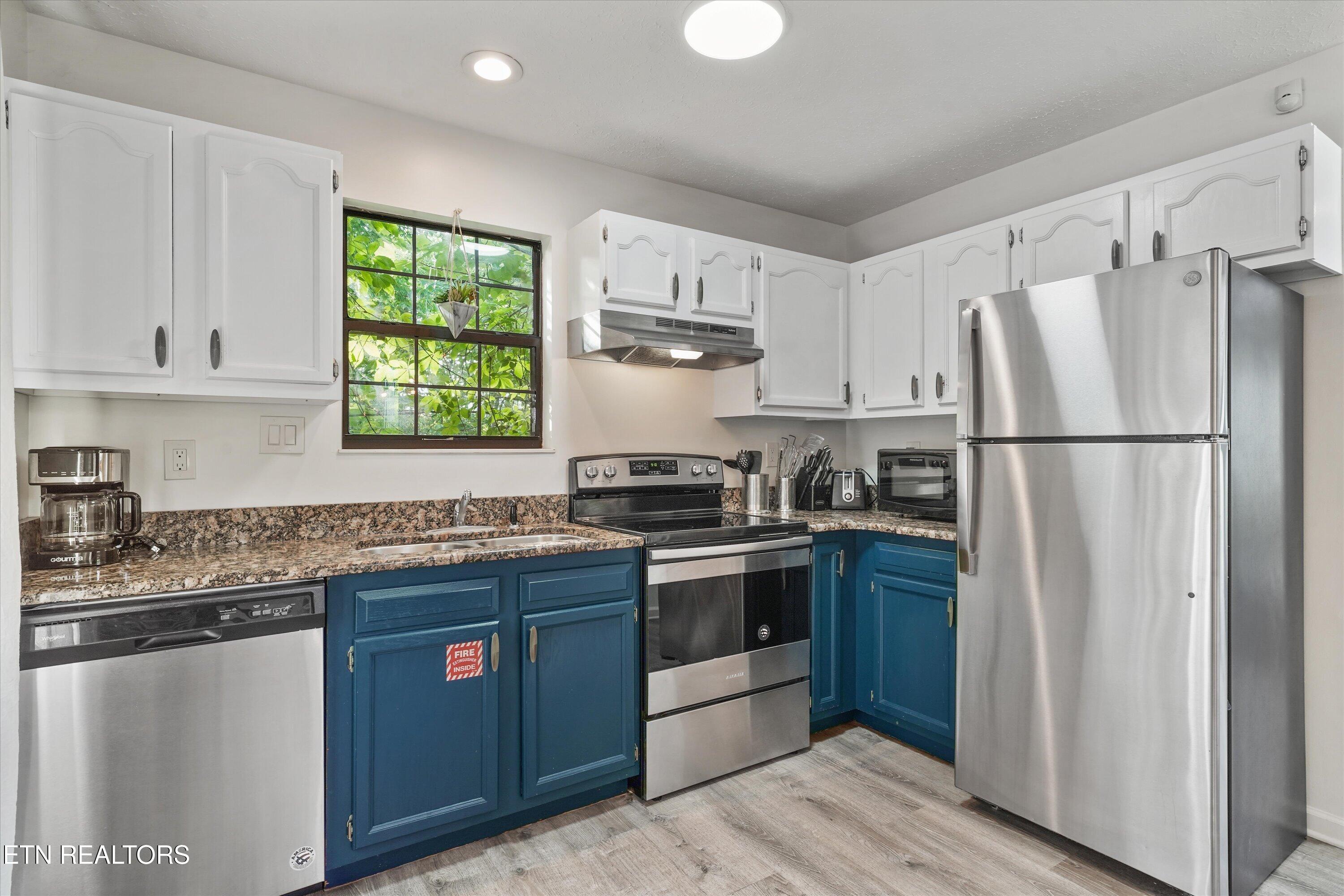 1809 Red Bone Way Sevierville, TN 37876 - Photo 5 of 20 Kitchen