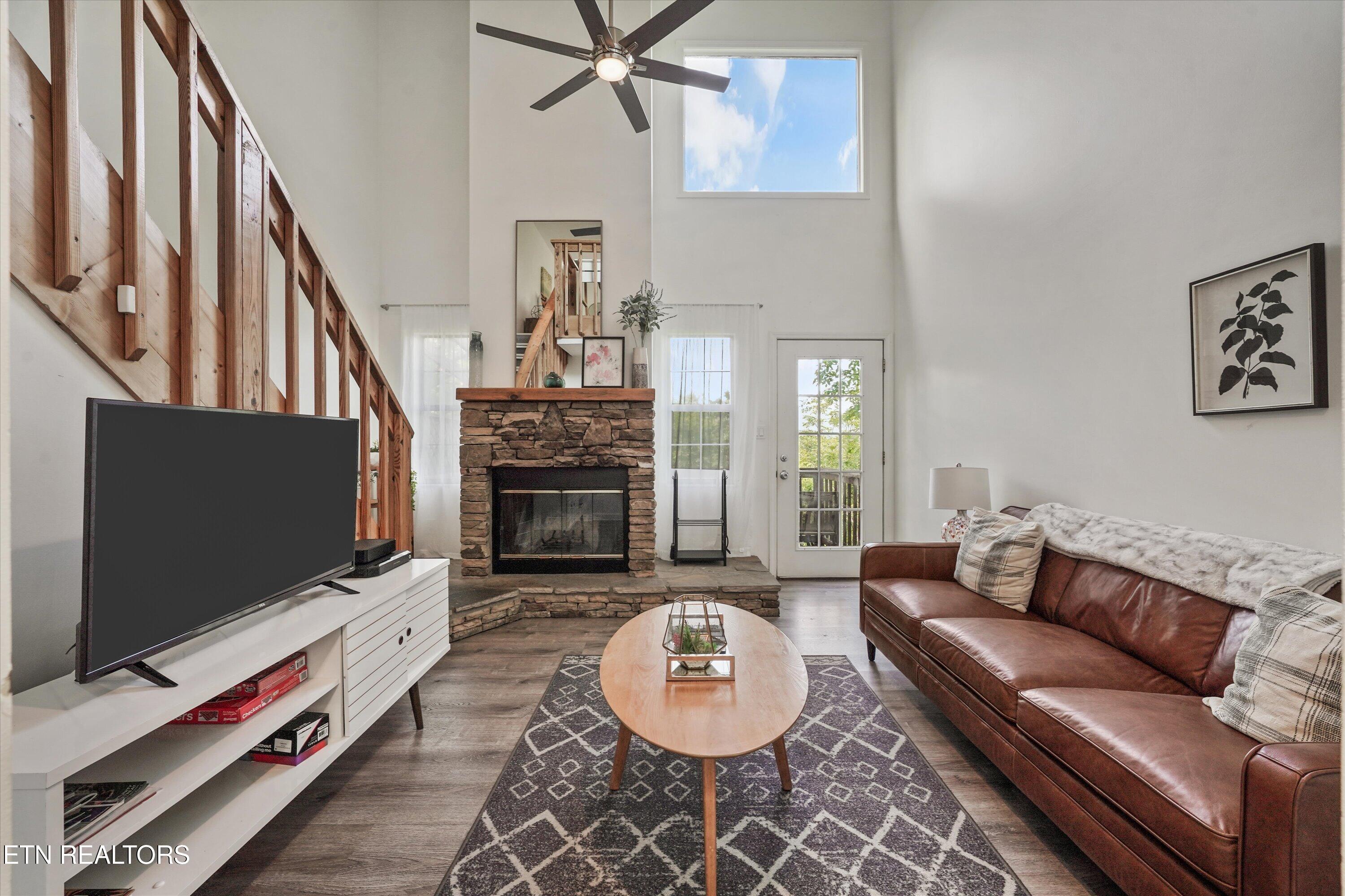 1809 Red Bone Way Sevierville, TN 37876 - Photo 7 of 20 Living Room