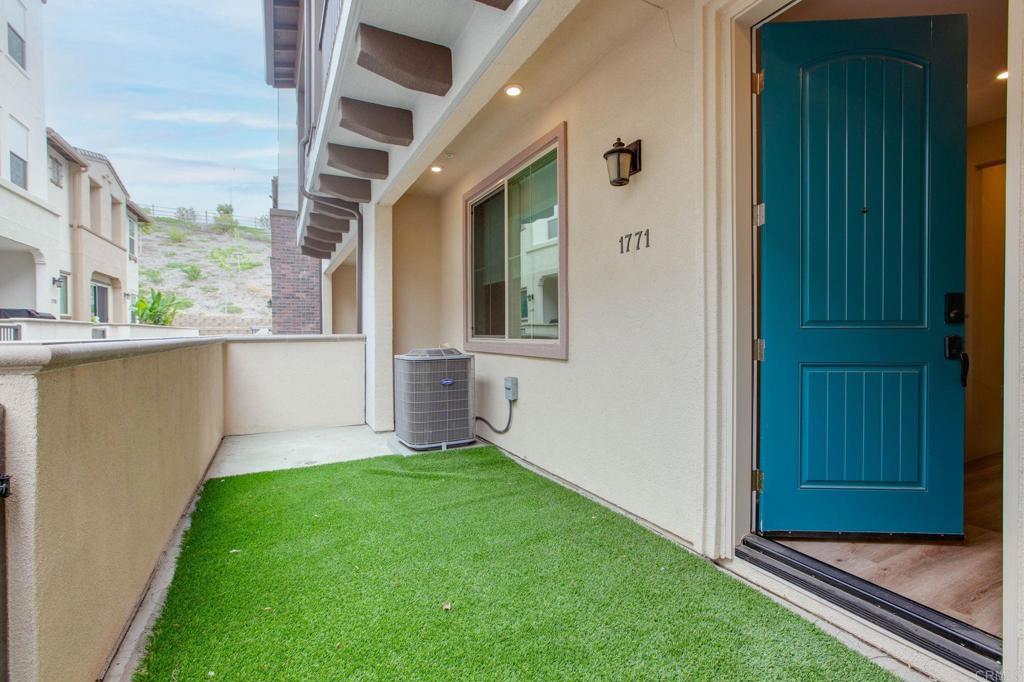 1771 Laurelwood Way Oceanside, CA 92056 - Photo 3 of 46