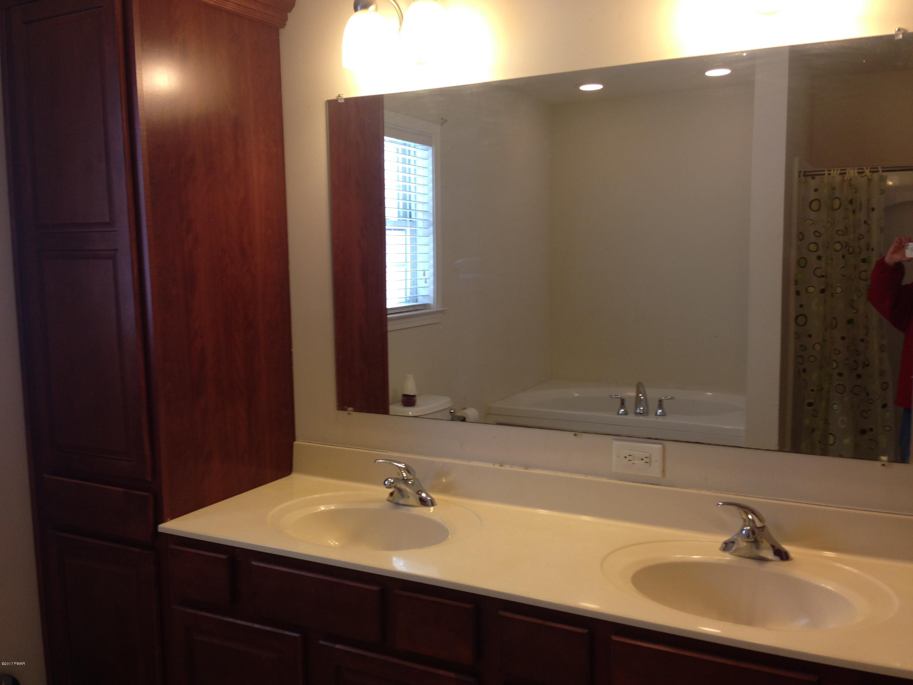 5617 Decker Road Bushkill, PA 18324 - Photo 24 of 34