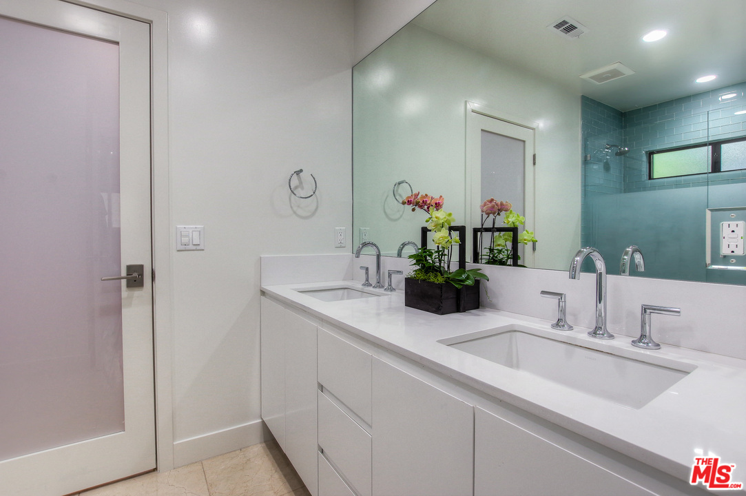 11761 Bellagio Road Los Angeles, CA 90049 - Photo 11 of 12