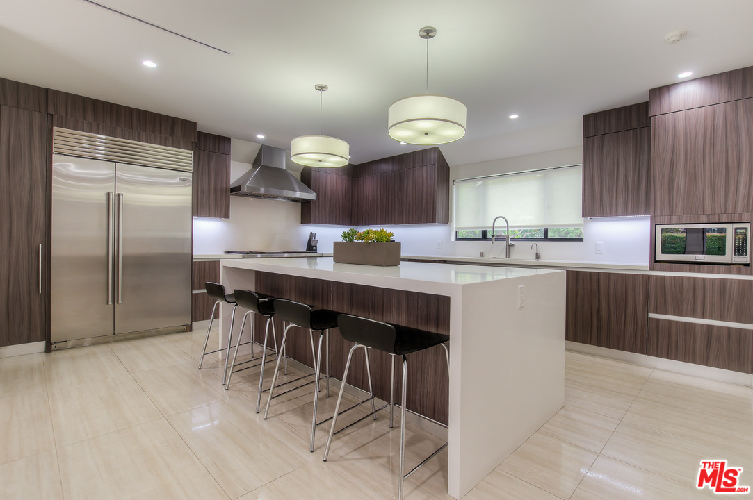 11761 Bellagio Road Los Angeles, CA 90049 - Photo 3 of 12
