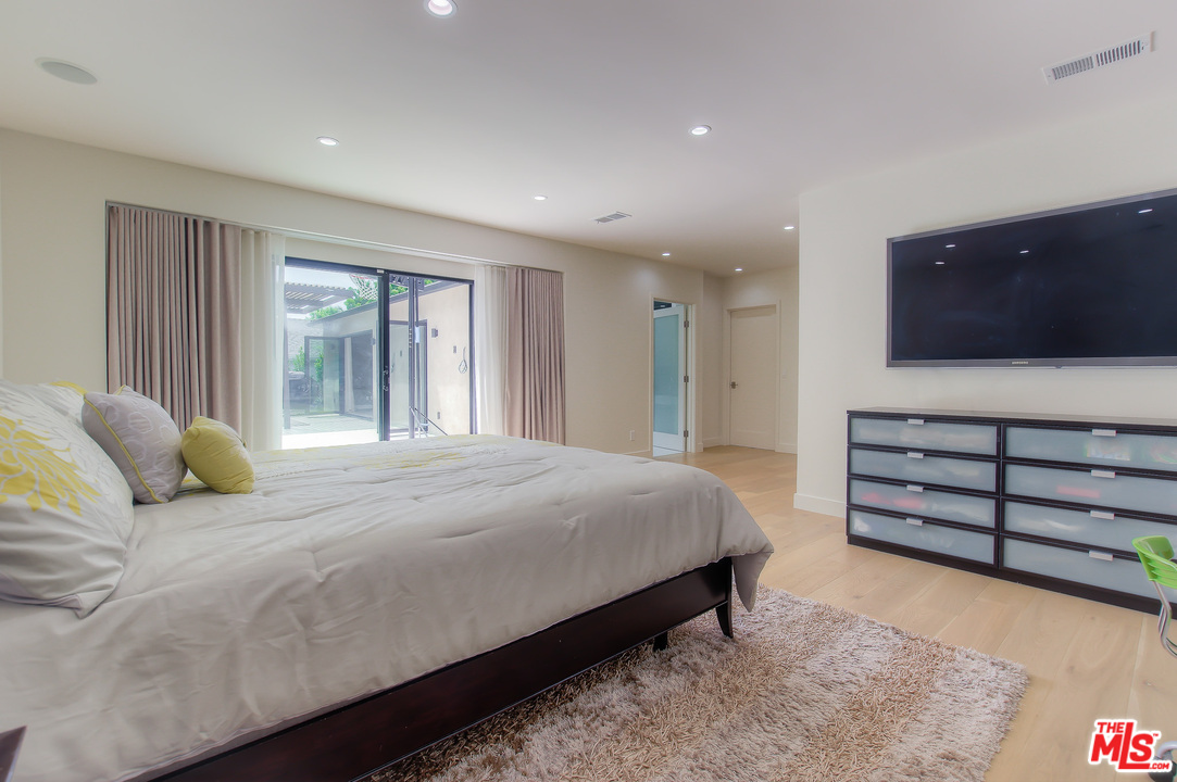 11761 Bellagio Road Los Angeles, CA 90049 - Photo 5 of 12