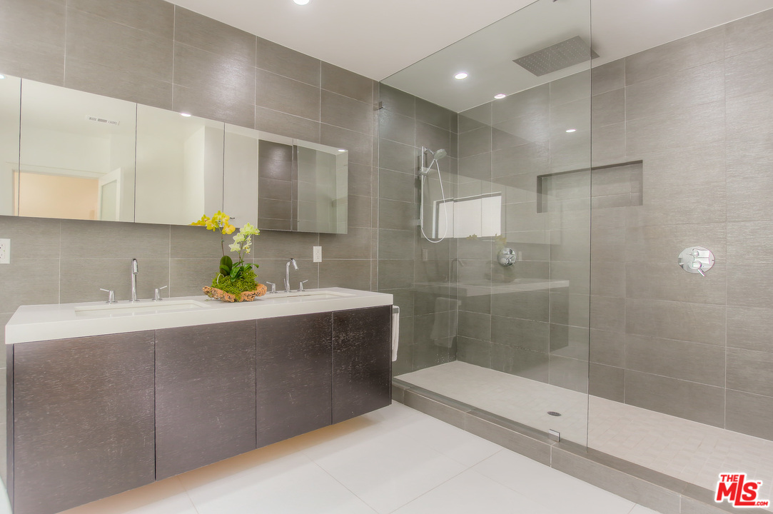 11761 Bellagio Road Los Angeles, CA 90049 - Photo 6 of 12
