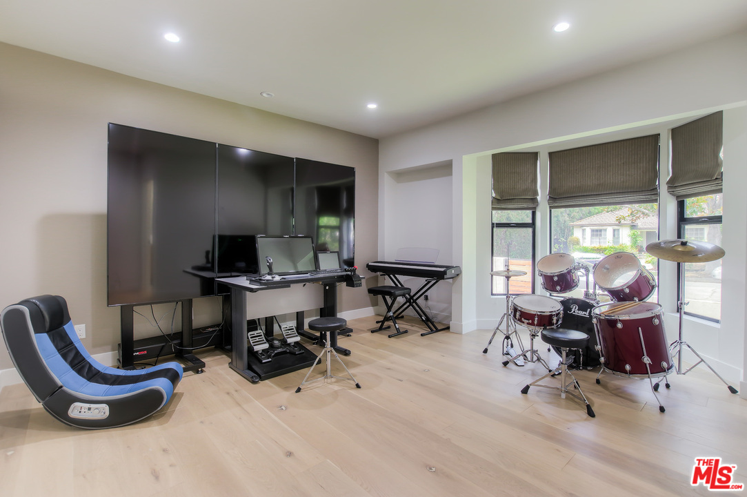 11761 Bellagio Road Los Angeles, CA 90049 - Photo 8 of 12