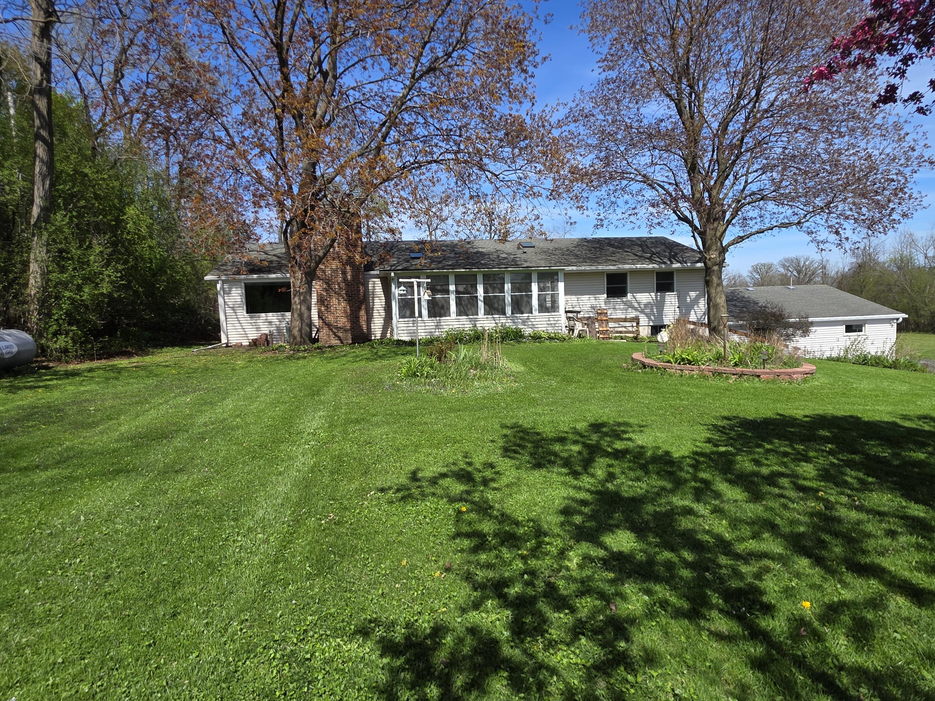 S53W24945 Glendale Road Waukesha, WI 53189 - Photo 12 of 48 12