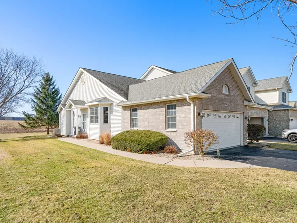 $250,000 | 340 Manning Drive, DeKalb, IL 60115