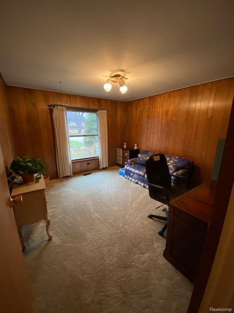 25249 Wykeshire Road Farmington Hills, MI 48336 - Photo 13 of 33