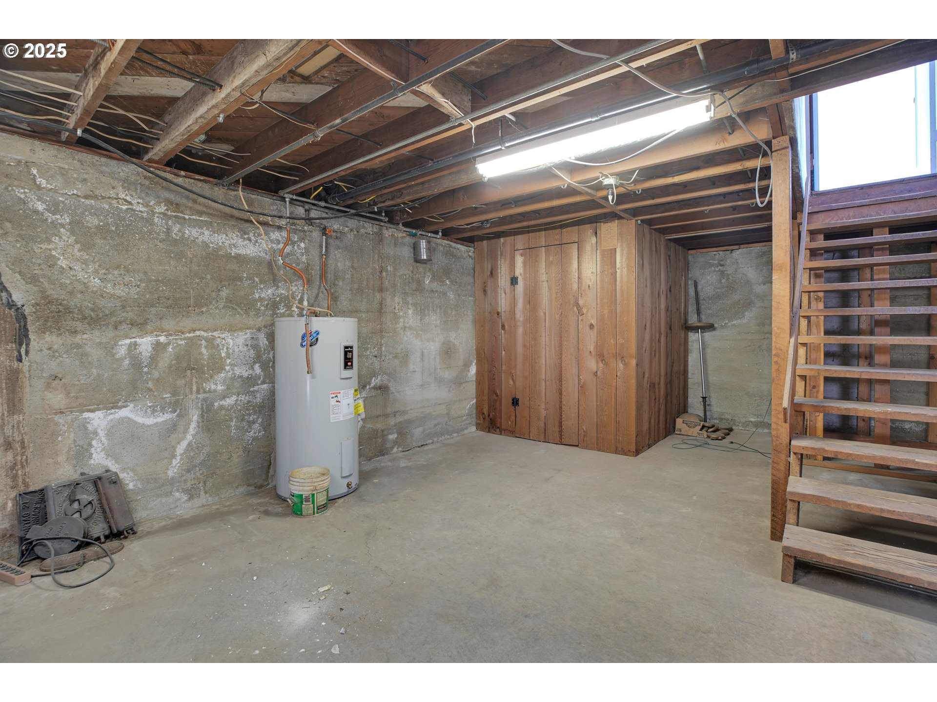 574 South Ivy Street Canby, OR 97013 - Photo 23 of 41 a view of an empty room