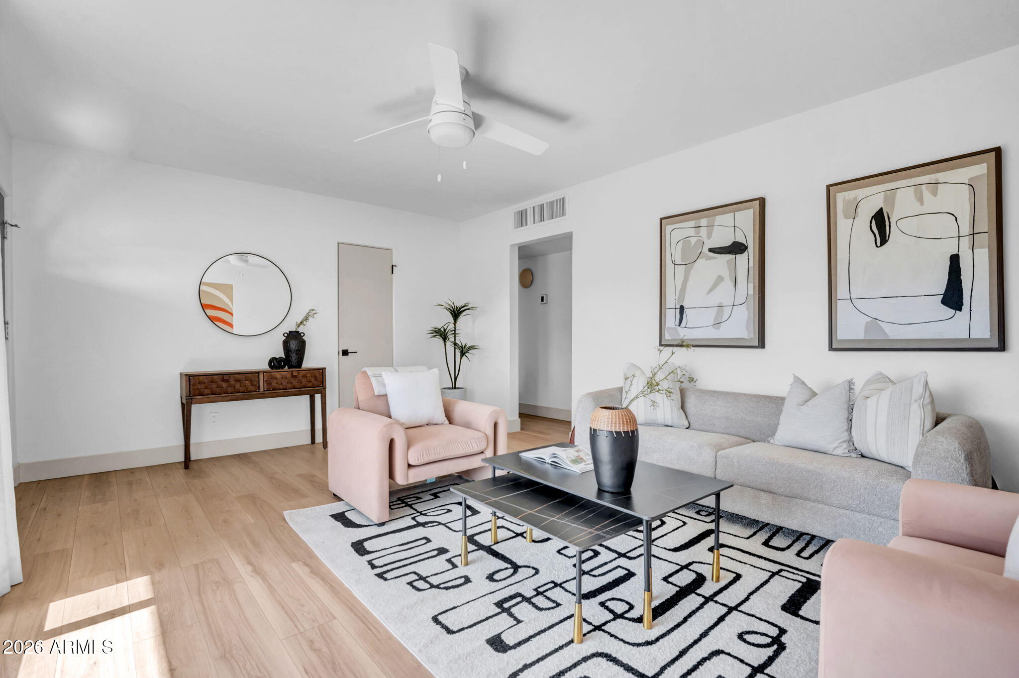 826 East Lamar Road Phoenix, AZ 85014 - Photo 3 of 19 Living Room