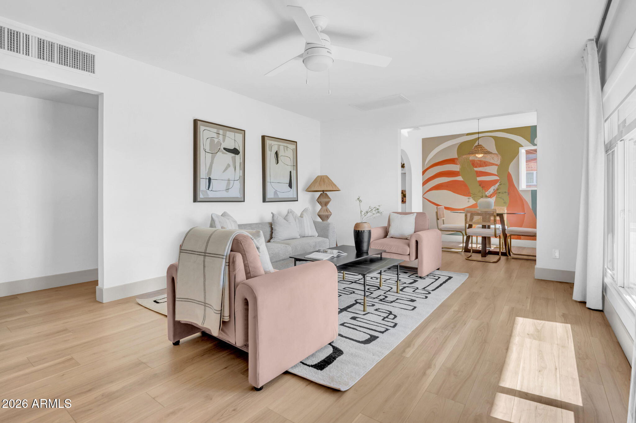 826 East Lamar Road Phoenix, AZ 85014 - Photo 5 of 19 Living Room(1)