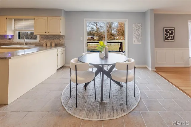 $325,000 | 5016 Southwood Drive, Godfrey, IL 62035