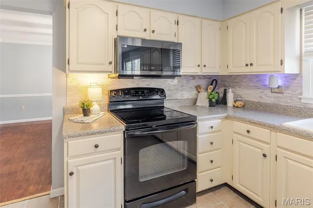 $325,000 | 5016 Southwood Drive, Godfrey, IL 62035