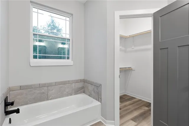 $364,900 | 328 Northeast 51st Road, Warrensburg, MO 64093