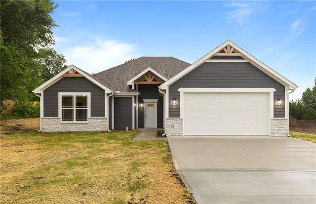 $364,900 | 328 Northeast 51st Road, Warrensburg, MO 64093