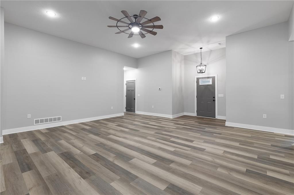 328 Northeast 51st Road Warrensburg, MO 64093 - Photo 5 of 24