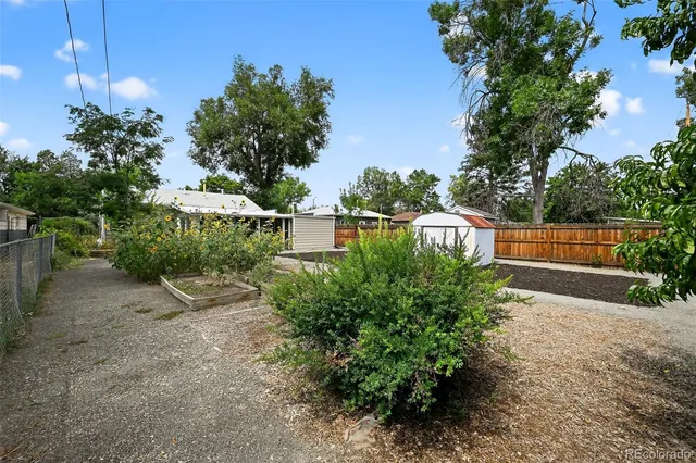 a view of a garden with sitting area