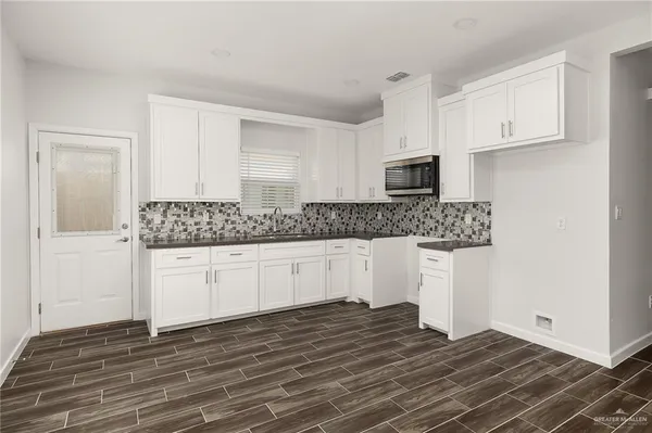 $1,350 | 1322 Beverly Avenue, Unit 3, Weslaco, TX 78596