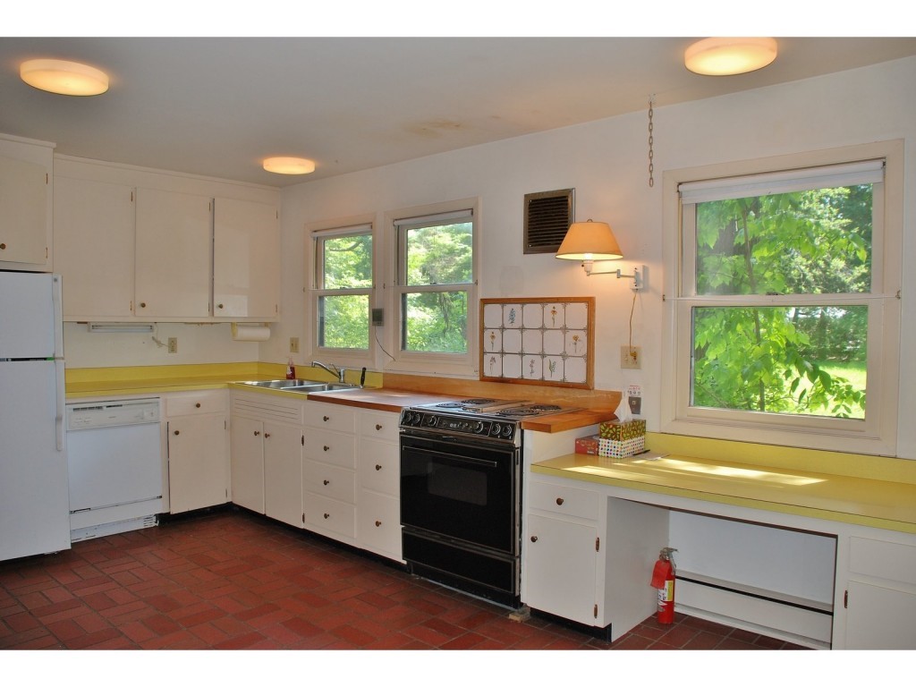 187 Woodbine Road Shelburne, VT 05482 - Photo 11 of 36 Gallery Image 11