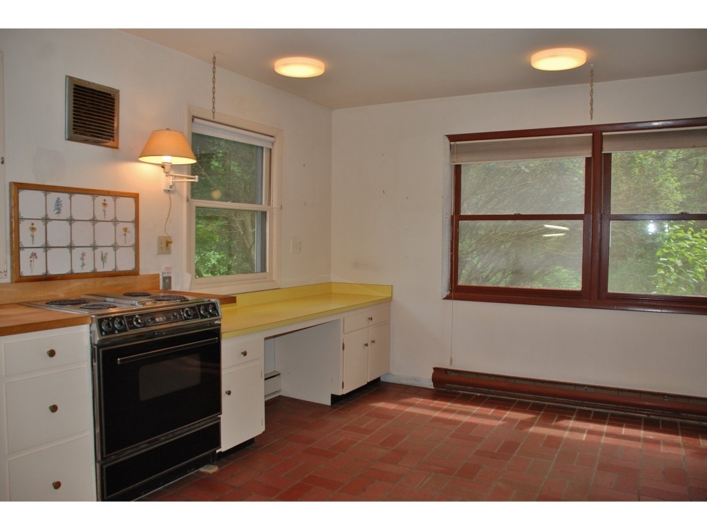 187 Woodbine Road Shelburne, VT 05482 - Photo 15 of 36 Gallery Image 15