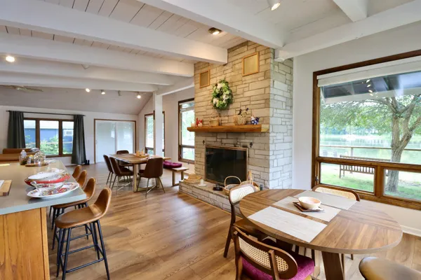 $699,900 | 2870 South Riverside Drive, Beloit, WI 53511