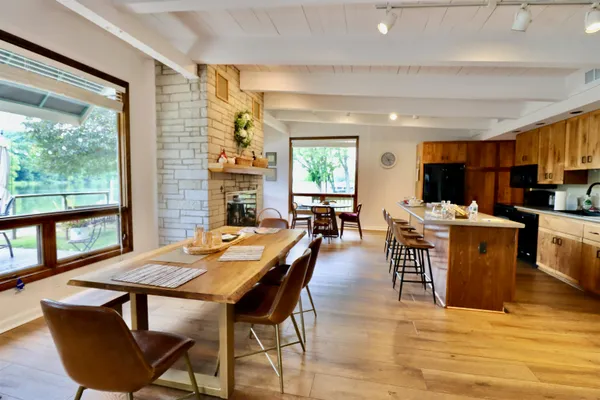 $699,900 | 2870 South Riverside Drive, Beloit, WI 53511