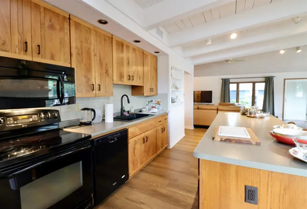 $699,900 | 2870 South Riverside Drive, Beloit, WI 53511