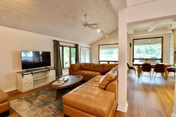 $699,900 | 2870 South Riverside Drive, Beloit, WI 53511