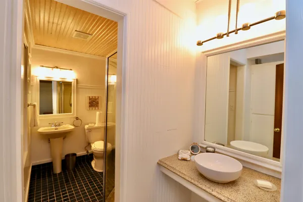 $699,900 | 2870 South Riverside Drive, Beloit, WI 53511