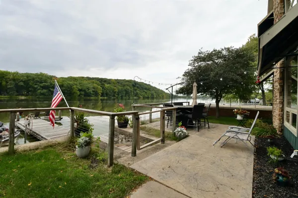 $699,900 | 2870 South Riverside Drive, Beloit, WI 53511