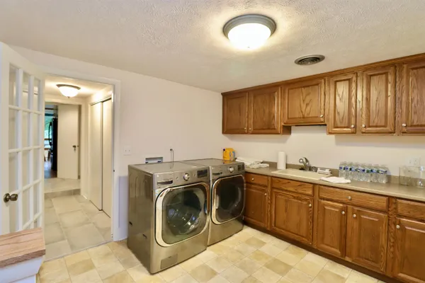 $699,900 | 2870 South Riverside Drive, Beloit, WI 53511