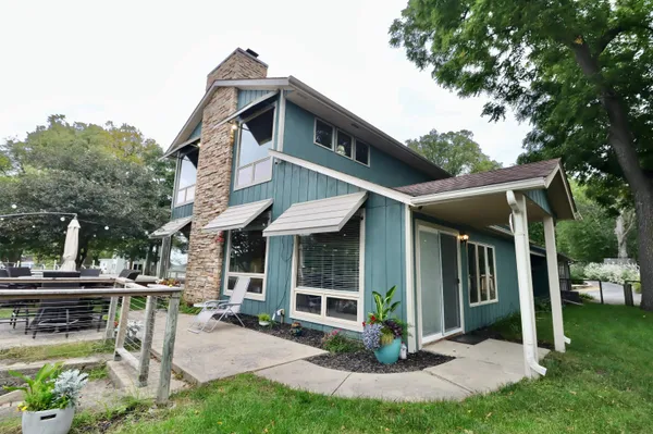 $699,900 | 2870 South Riverside Drive, Beloit, WI 53511